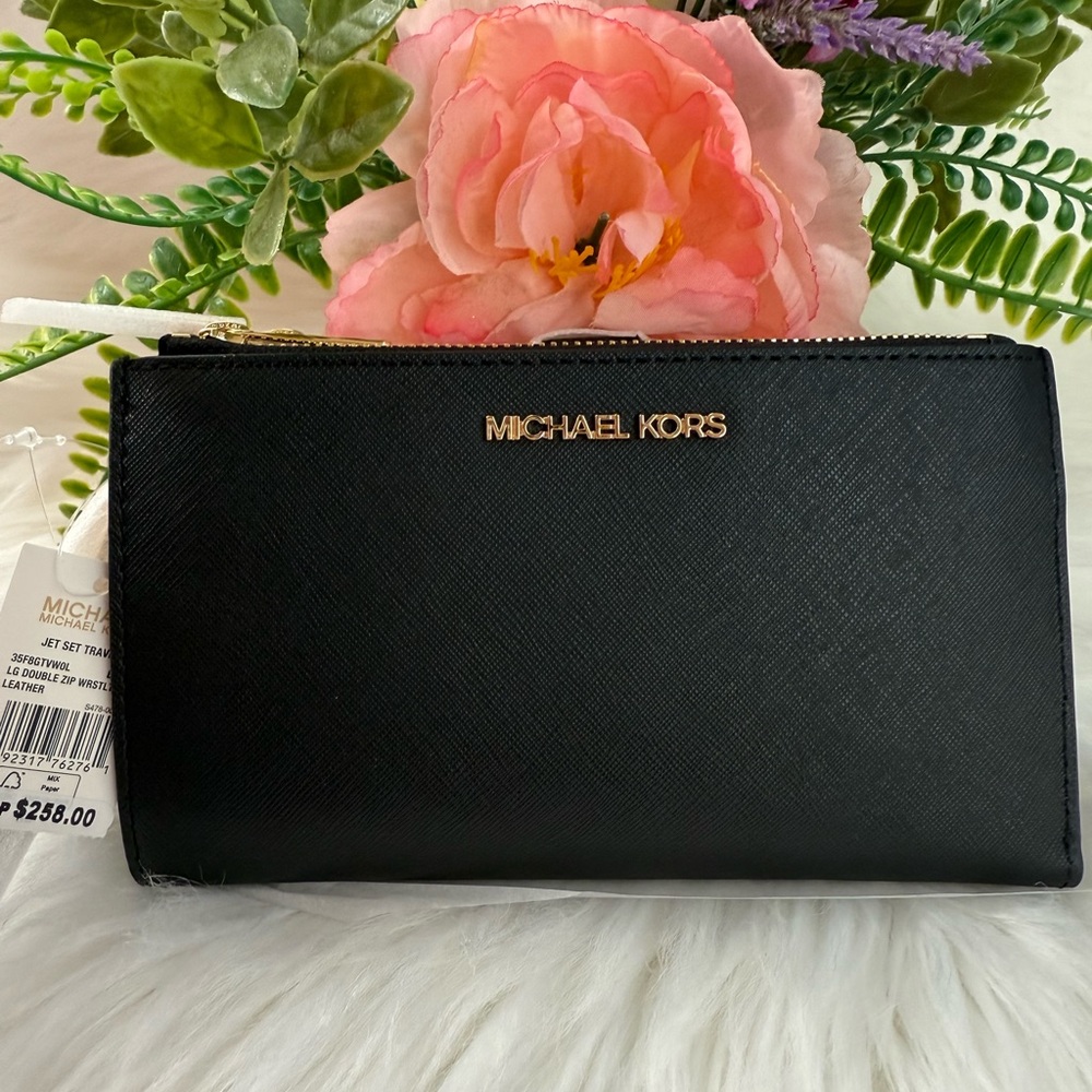 MICHAEL KORS
Black Smartphone Double Zip Wallet